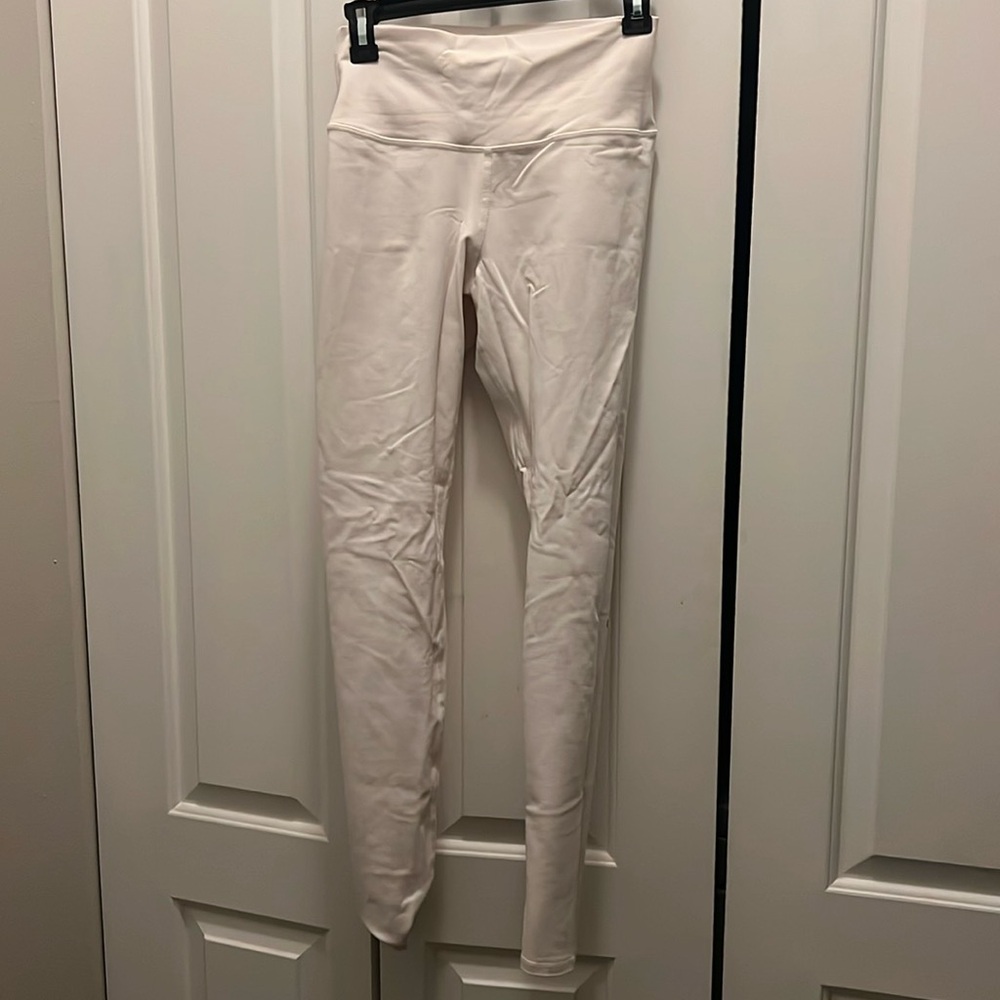 White/cream alo airbrush leggings